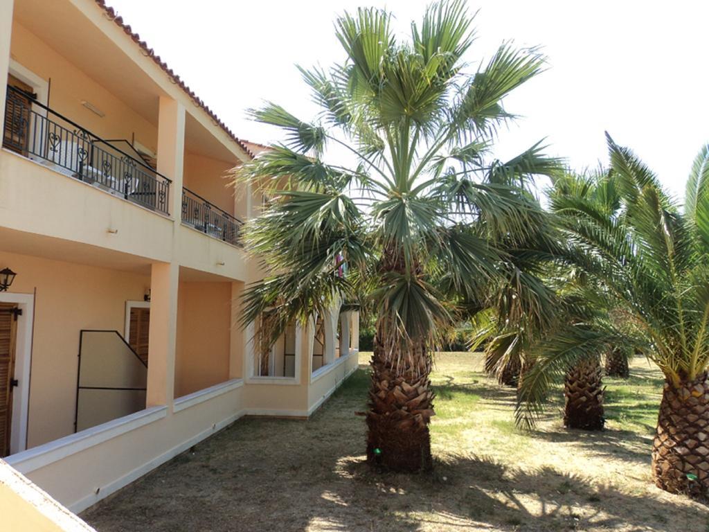 Aparthotel Faethon Karousadhes  Habitación foto